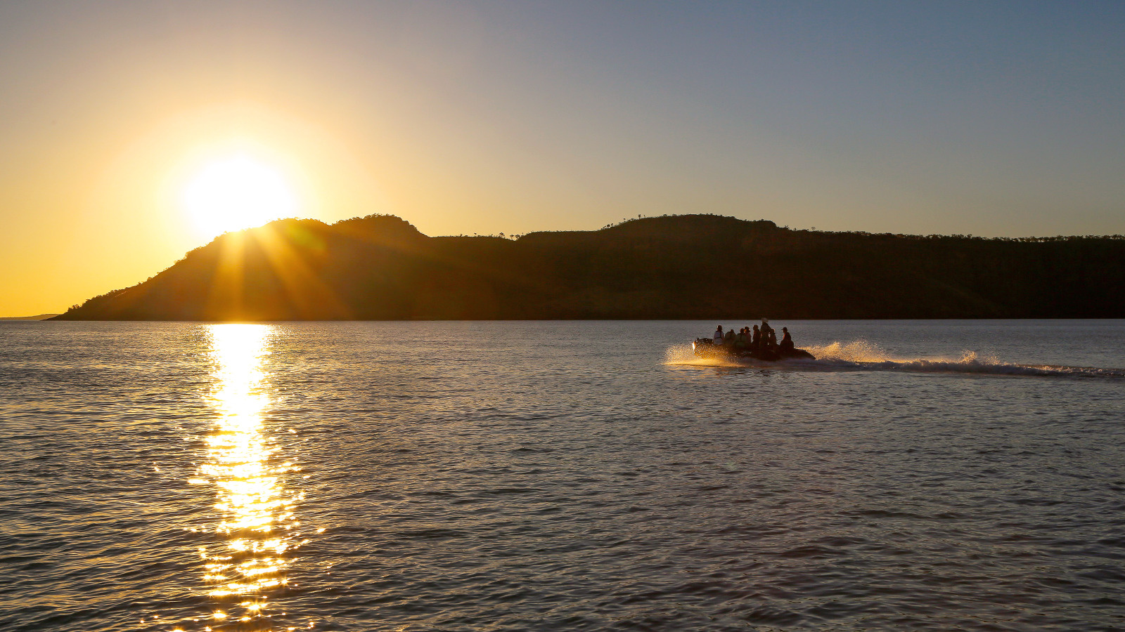Zodiac_Hunter-River_Kimberley_Australia©Studio-PONANT_Laure-Patricot